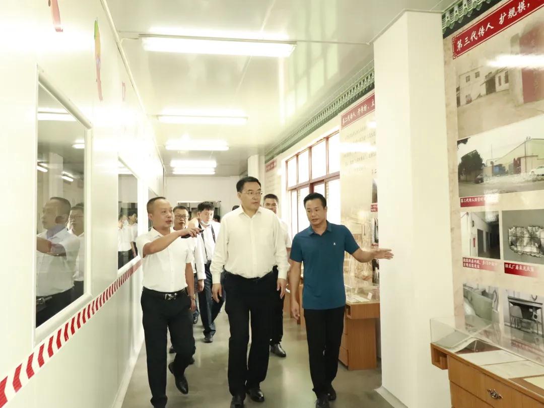 貴州六盤(pán)水市黨政代表團(tuán)到榮業(yè)食品參觀考察 榮業(yè)臘味 6月5日